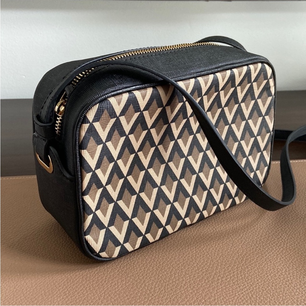 Vince Camuto “Linn” crossbody, like new